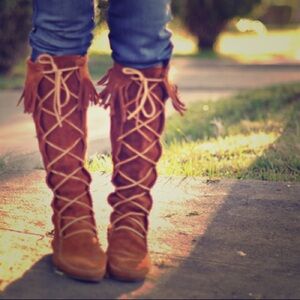 Minnetonka Moccasin Lace Up Boots